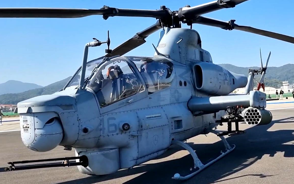 韩国首尔军警防务展览会 - ah-1z"蝰蛇"武装直升机(美海军陆战队)