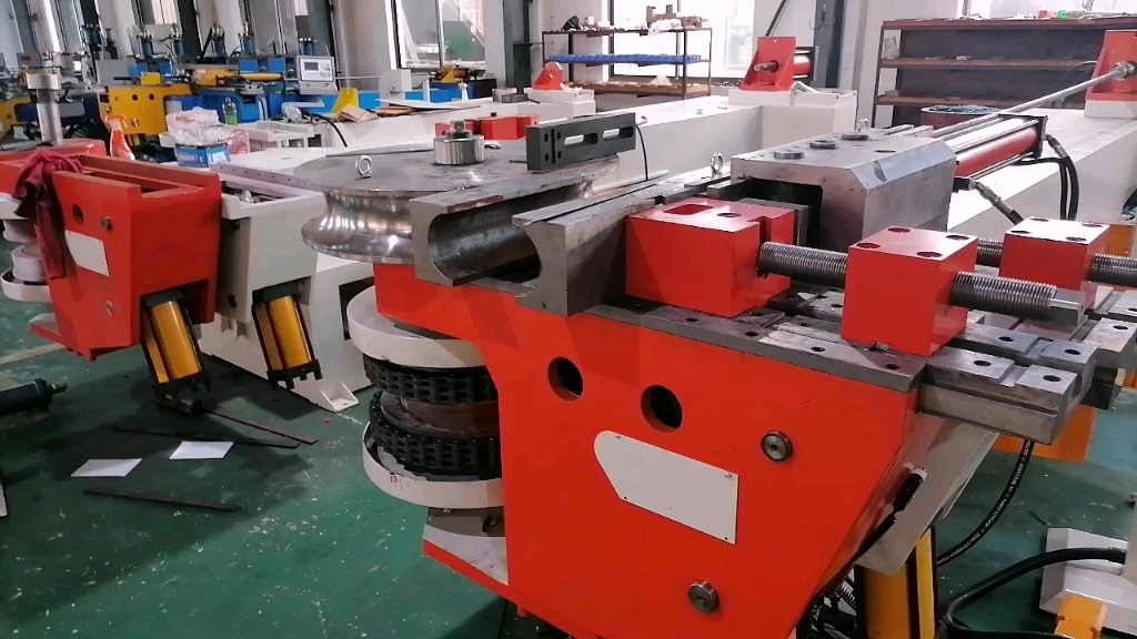 单头130液压弯管机设备,一次加工130钢管自动折弯角度到位,130数控