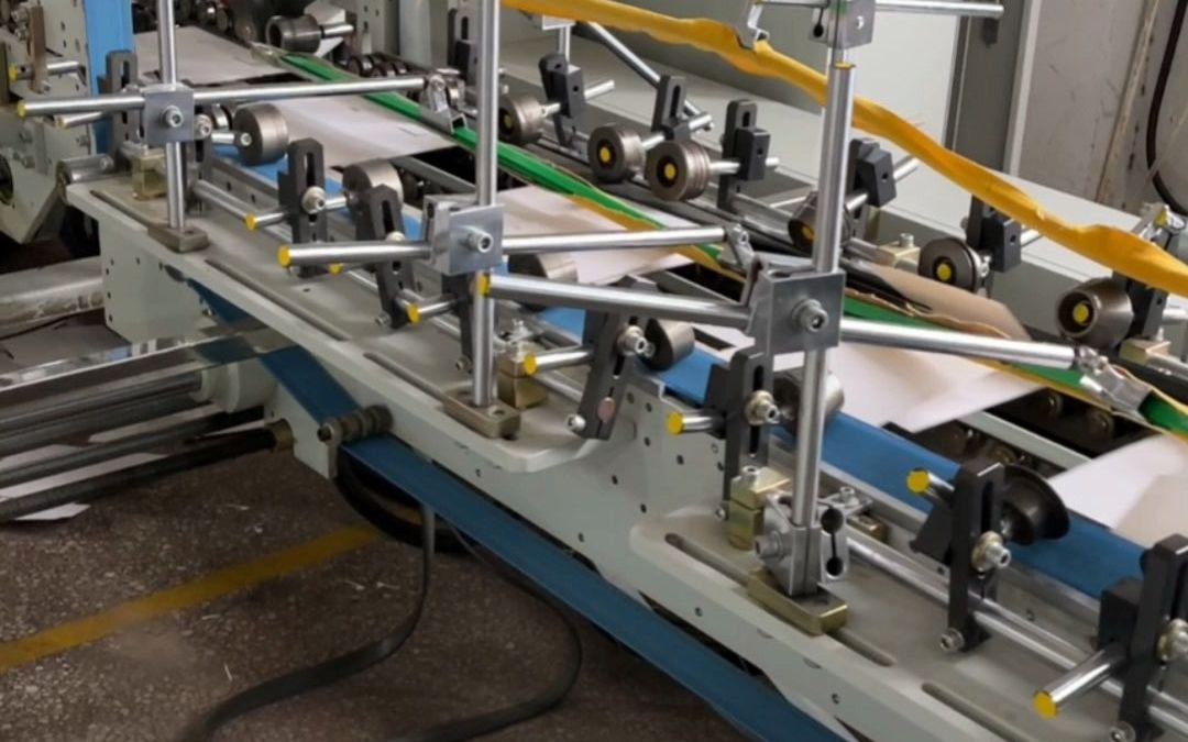 全自动检品糊盒机,一起了解一下#烟台礼盒定制 #包装盒厂家 #烟台包装