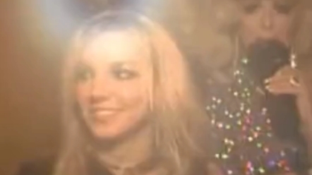 2003年,布兰妮Britney Spears在纽约一家Gay club表演《Boys》!哔哩哔哩bilibili