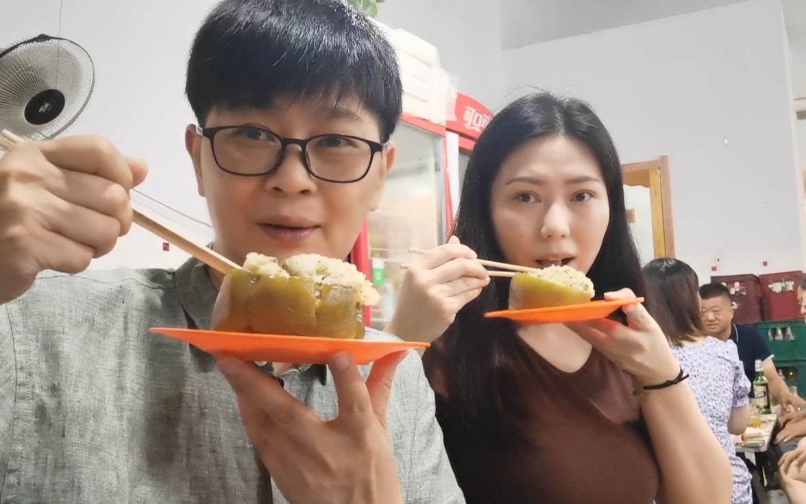 九九跟妞妞吃延边特色店里人气爆棚老九坐炉旁边吃边喝吃馋了