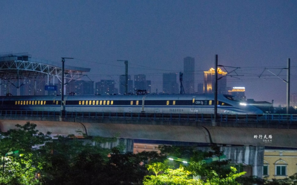 青铜剑crh380am-0204通过碧江站