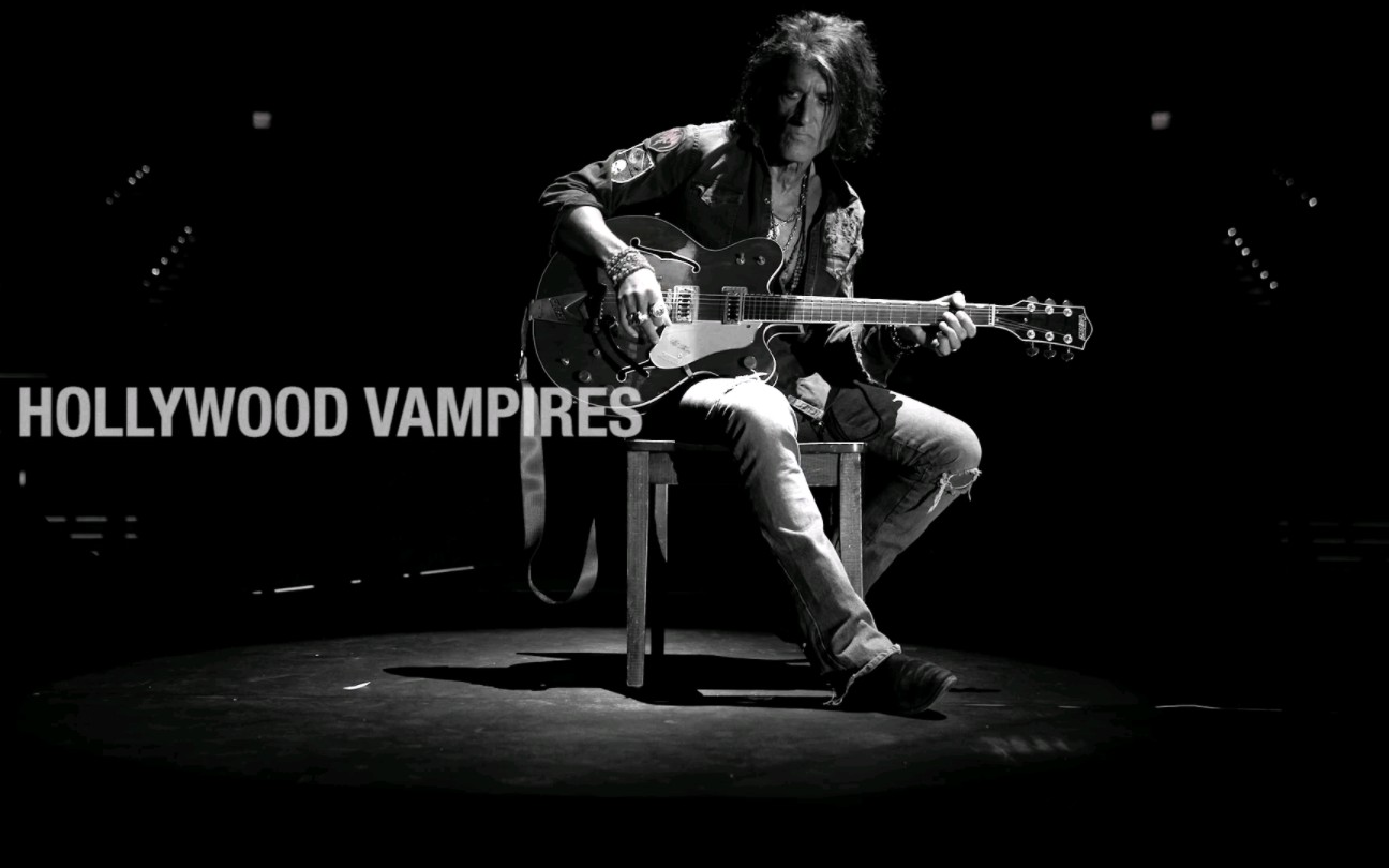 [图]HOLLYWOOD VAMPIRES | You Can't Put Your Arms Around A Memory - Official Video