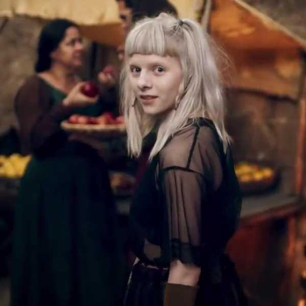 Scarborough Fair - Aurora Aksnes (Official Music Video)_哔哩哔哩_