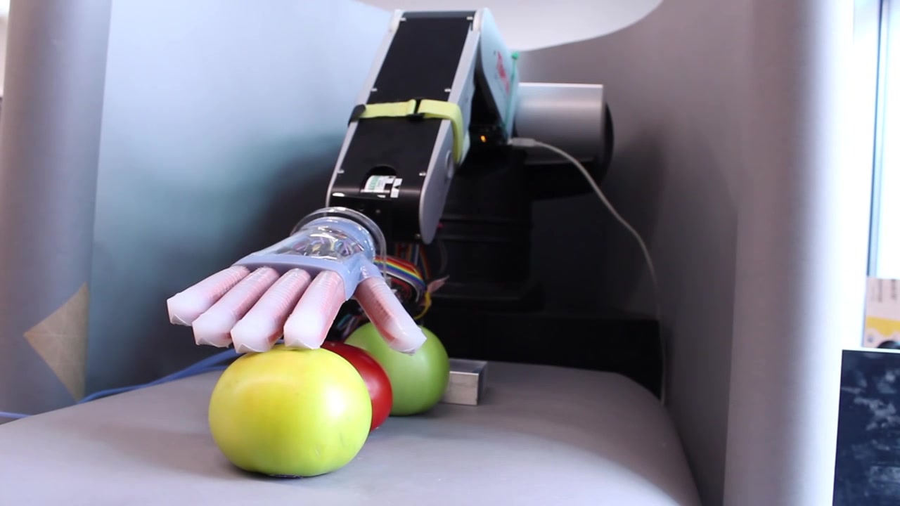 最空间 | 逼真!有触觉的柔性机器人手