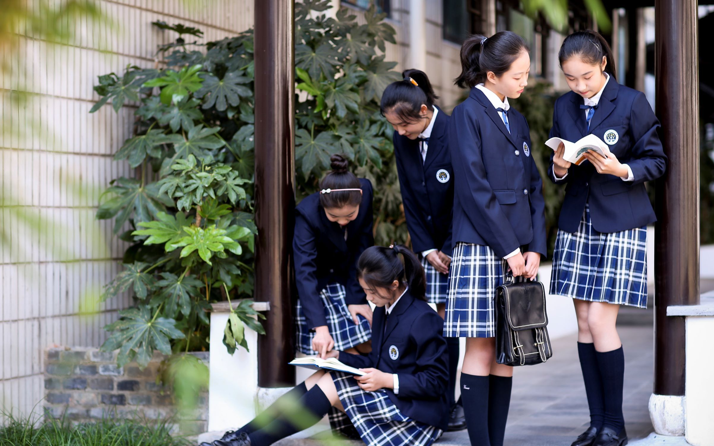 [图]当你的校服跟别人不一样时~