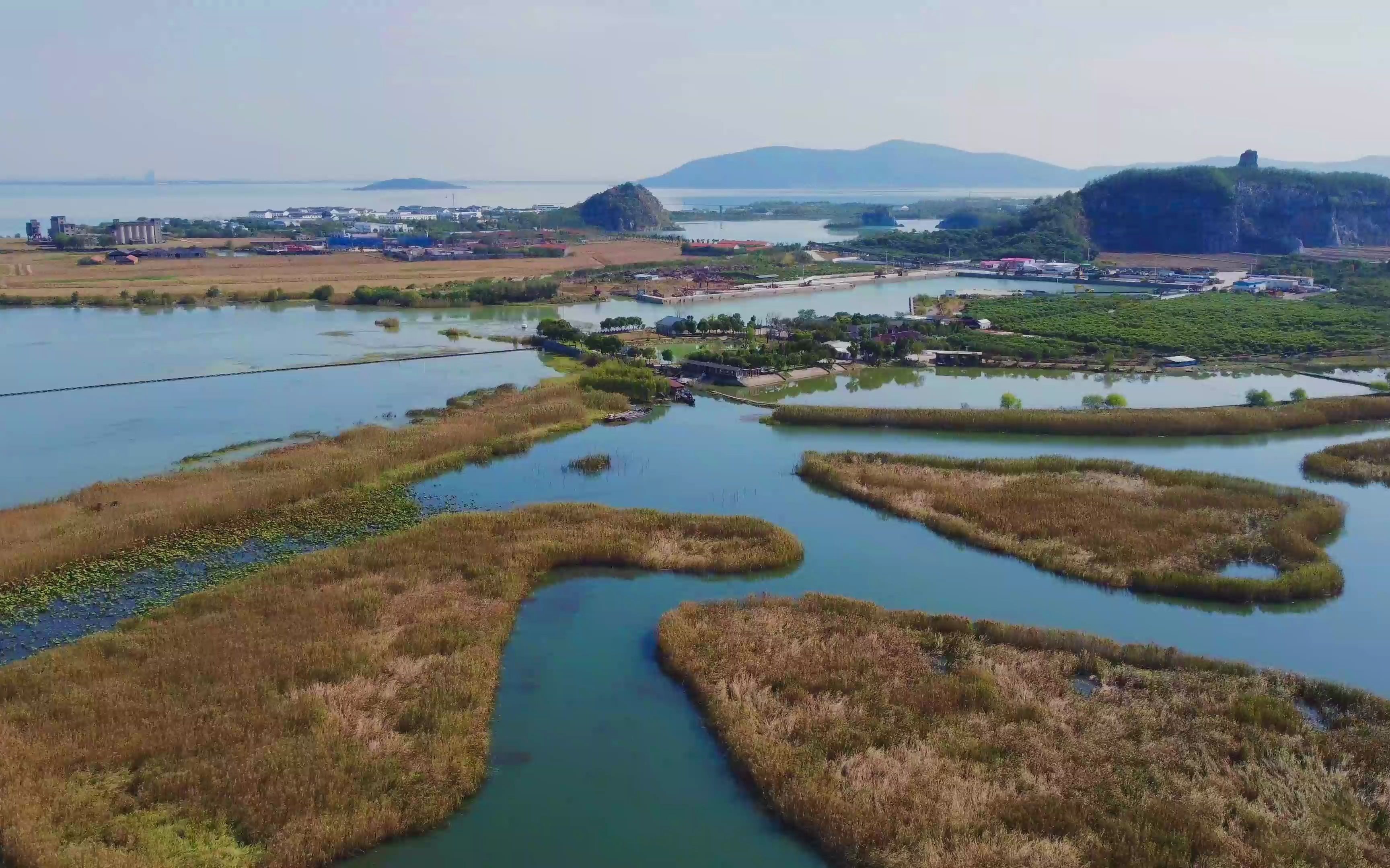 [图]太湖西山岛乌顶峰边的废弃工厂