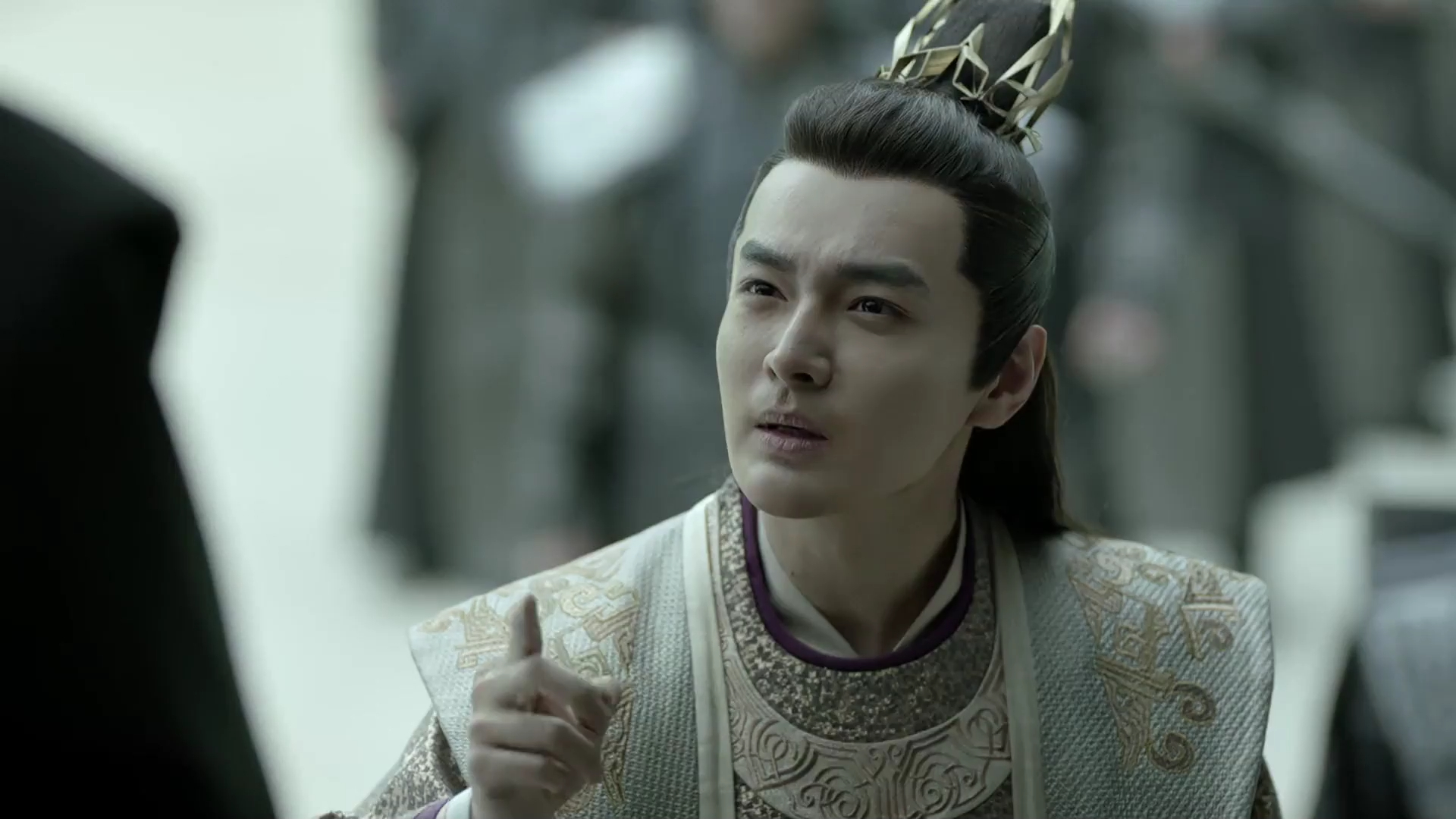 37.在庆余年里太子硬闯鉴查院,紧要关头陈萍萍赶回来 (2)