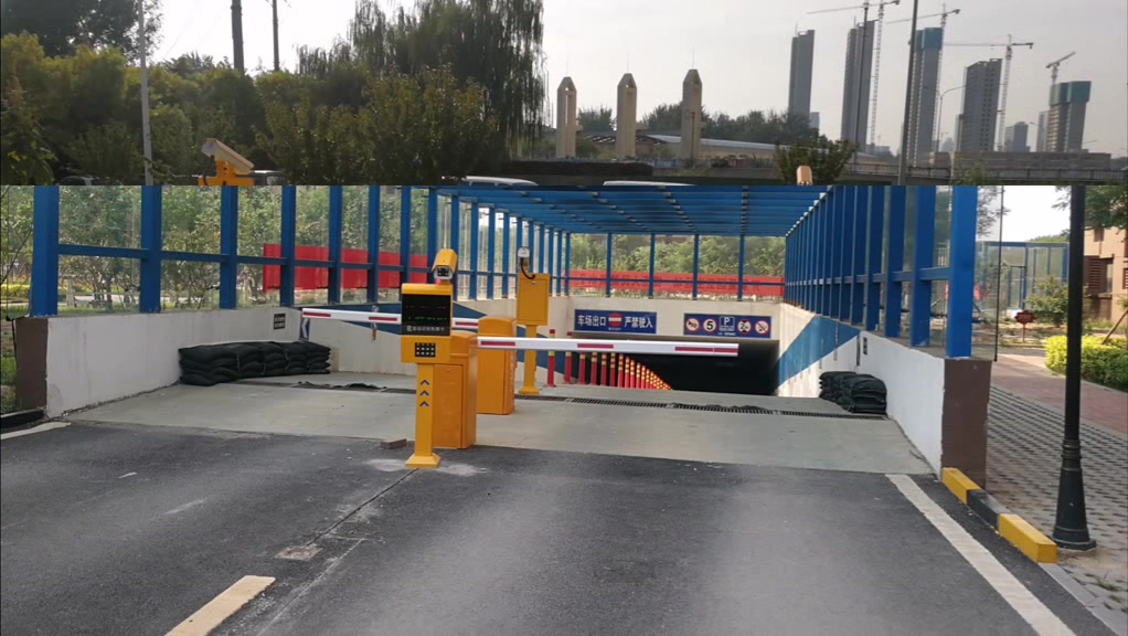 历城工厂车牌识别道闸车辆挡车机厂家