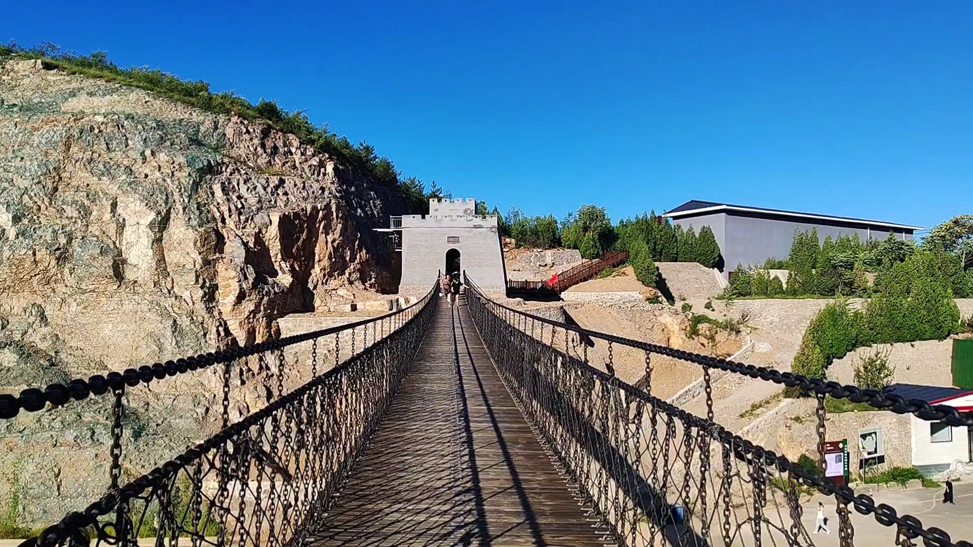 山西平定县七亘大捷景区,挑战悬空铁索桥,红色教育值得一来.