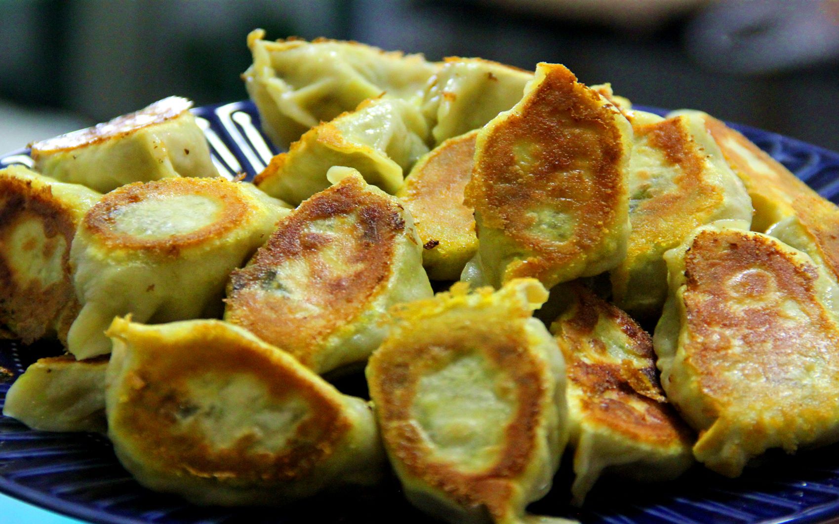 萝卜馅水煎饺这样做,关键在拌馅,馅料满满,黄底酥脆,两锅不够