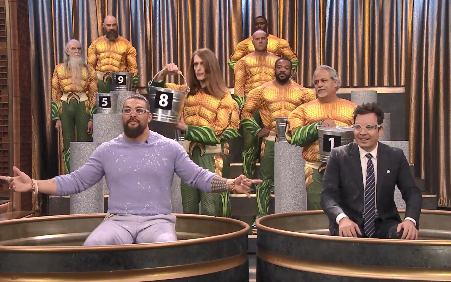 "海王"杰森·莫玛肥伦今夜秀游戏环节