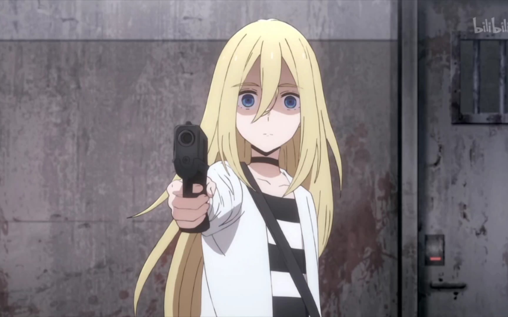 "瑞吉儿:想不到吧,老娘还有一把枪"