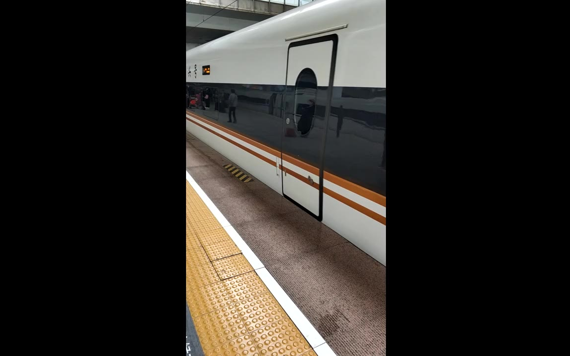 g3166(兰州西——上海虹桥)西安北站进站