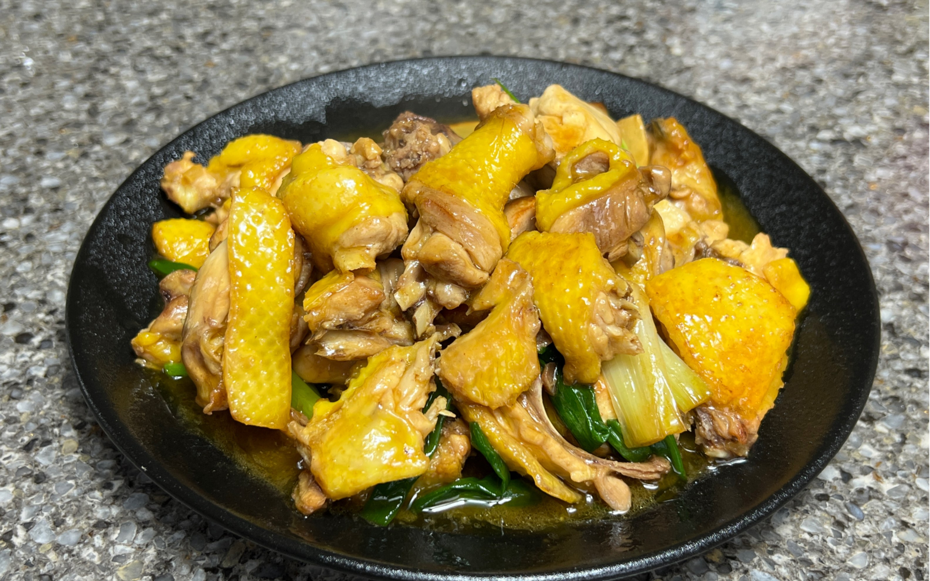 姜酒焗鸡做法,出锅香气扑鼻,软嫩鲜香,学会可以在家露一手