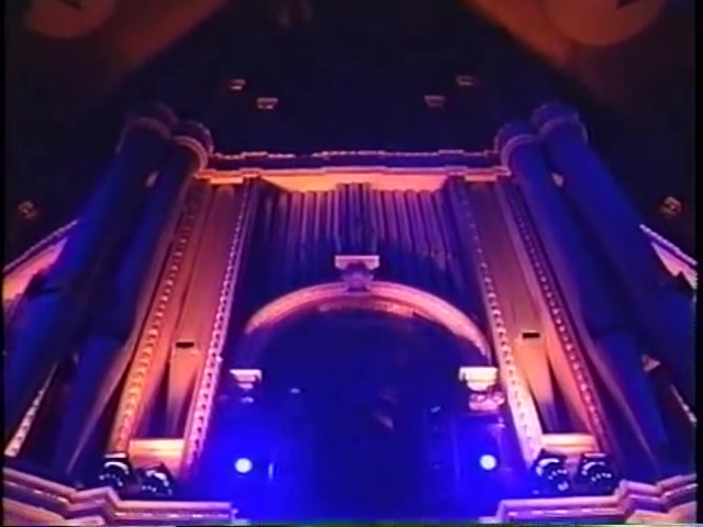 [图]【Yanni Live】1995 London Albret Hall 音乐会完整版