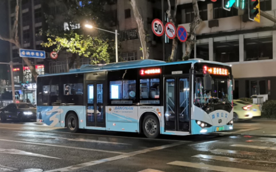 【南京公交】南京公交2路比亚迪k8通过长江路与太平北路十字路口