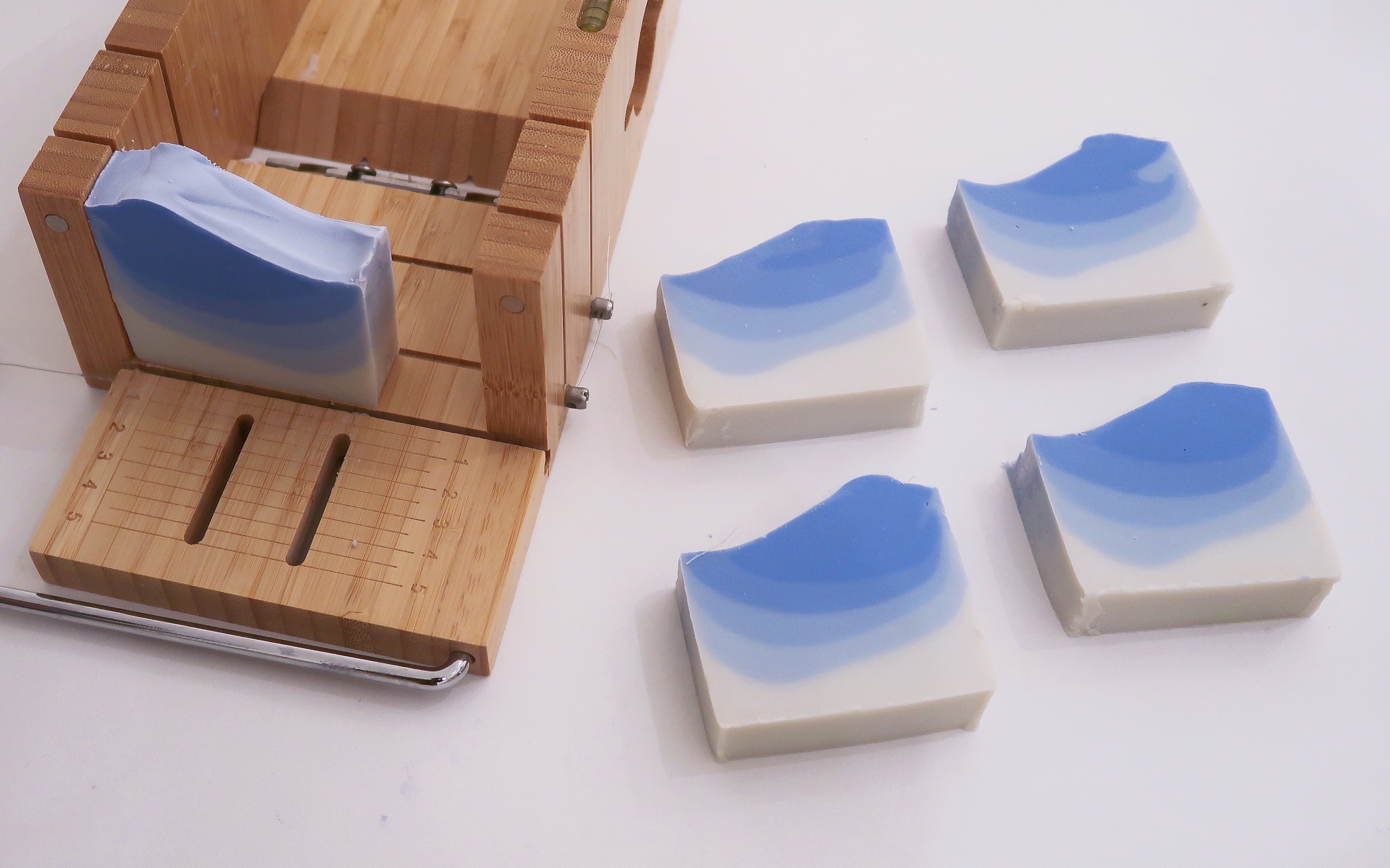 【手工皂】超爱那一片蓝～海洋渐变皂制作过程,来解压!