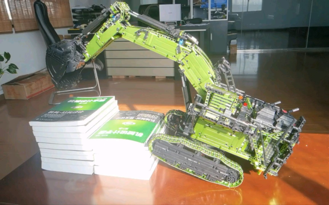 重制版乐高42100反铲挖机成功怼上高地