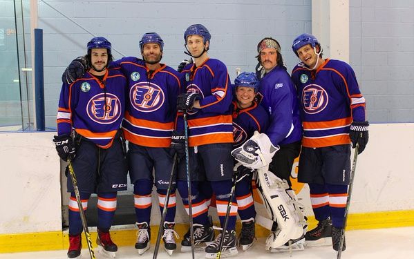 冰球坏小子2预告片