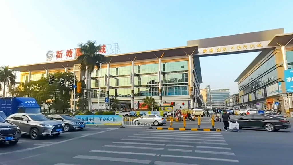 广州新塘国际牛仔城,中国第一大牛仔城,是最具时尚商城之一