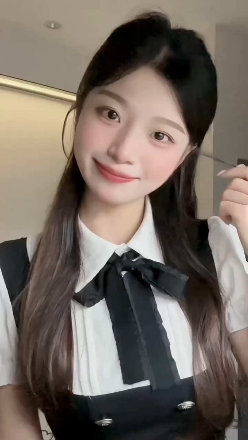 蛙趣这么热的天可别把我的恋爱脑烧坏了甜甜的手势舞甜妹自拍挑战七月