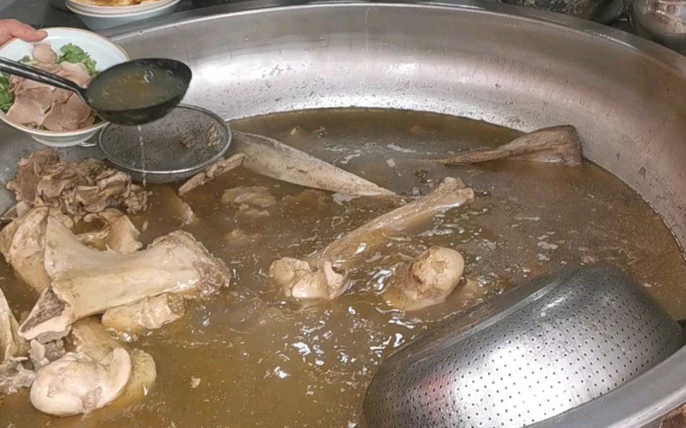 贵阳牛肉粉大锅大骨牛肉汤