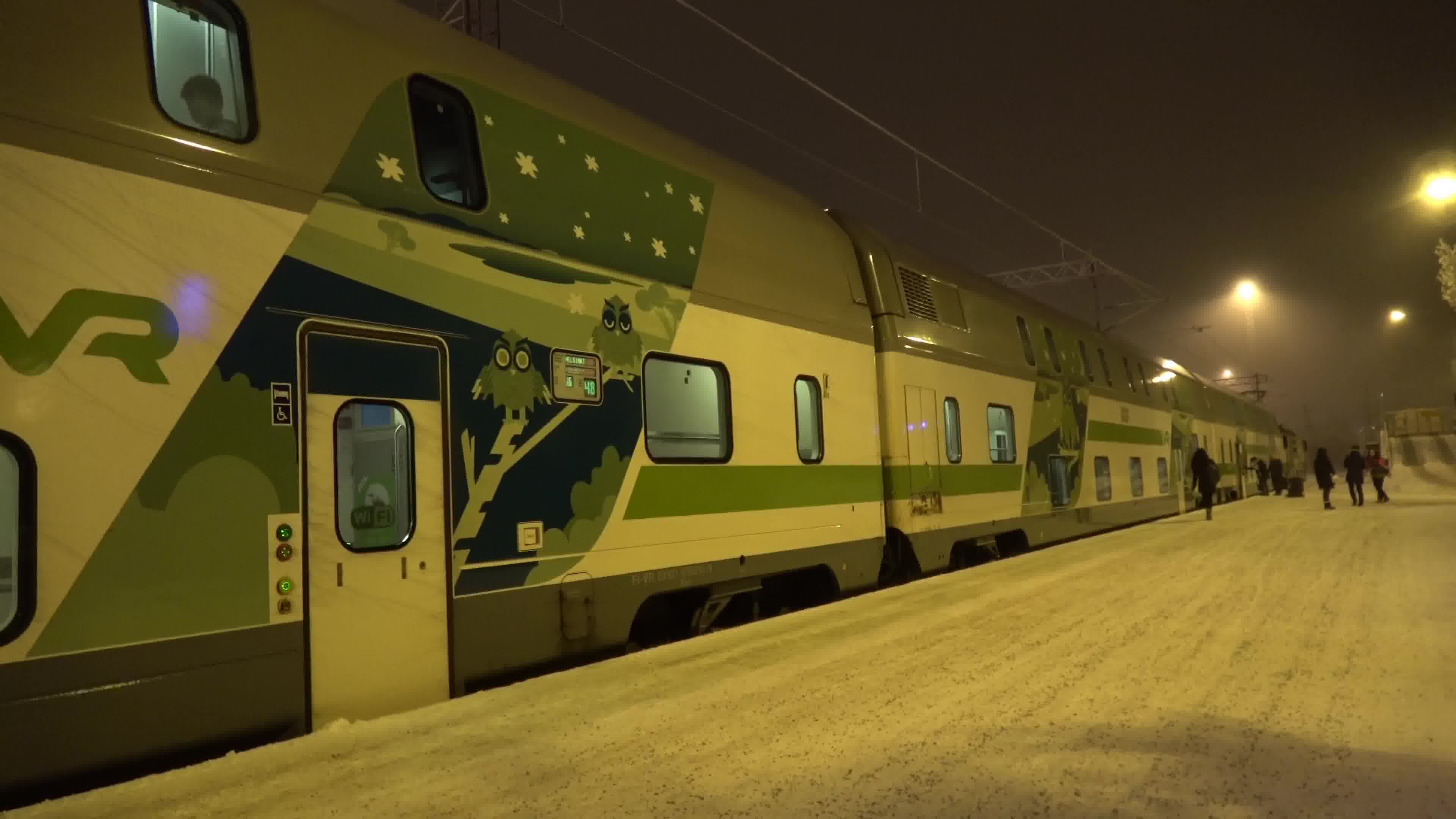 体验芬兰的卧铺火车,从赫尔辛基到罗瓦涅米圣诞老人村.