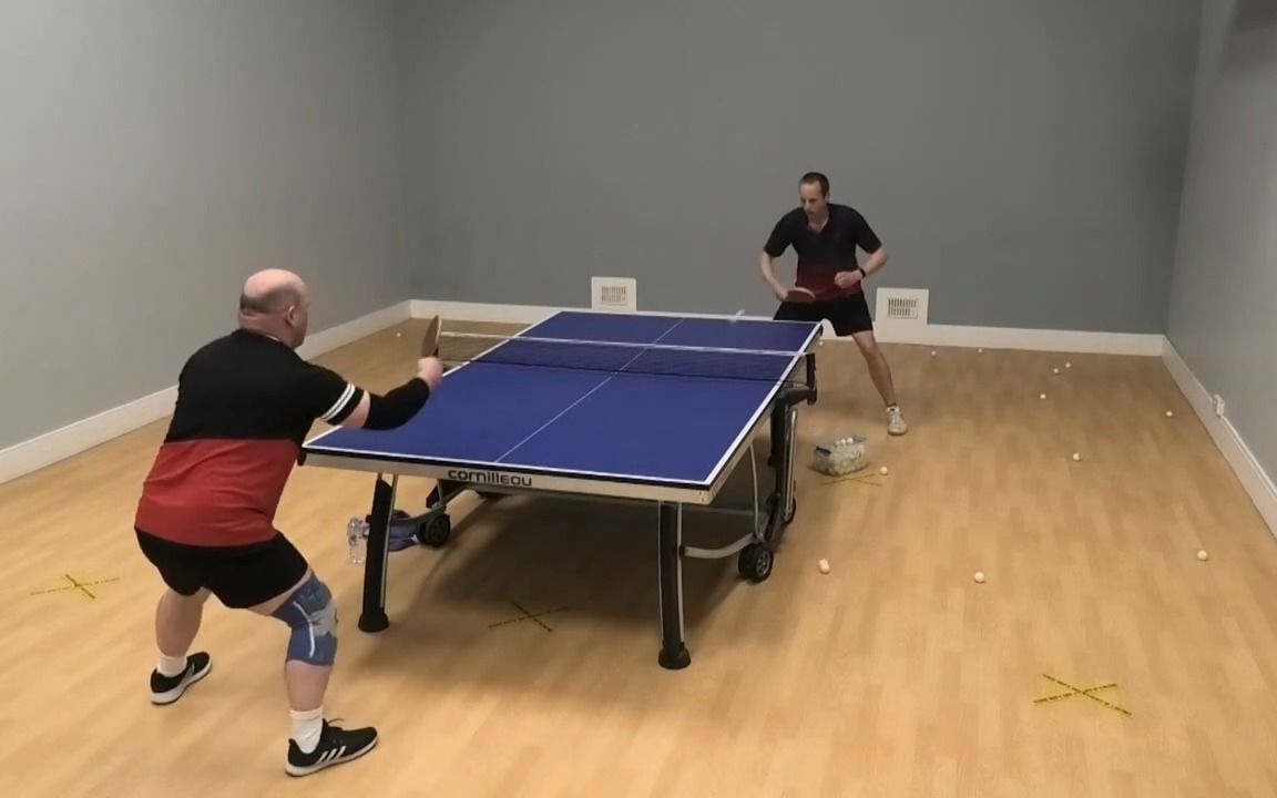 乒乓球技巧通过简单的训练来提高反应对打技巧和球的位置