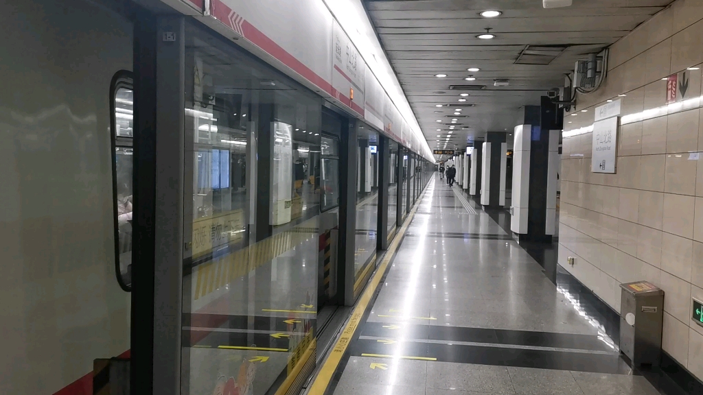 上海轨道交通1号线中山北路站老老八(存疑)出站