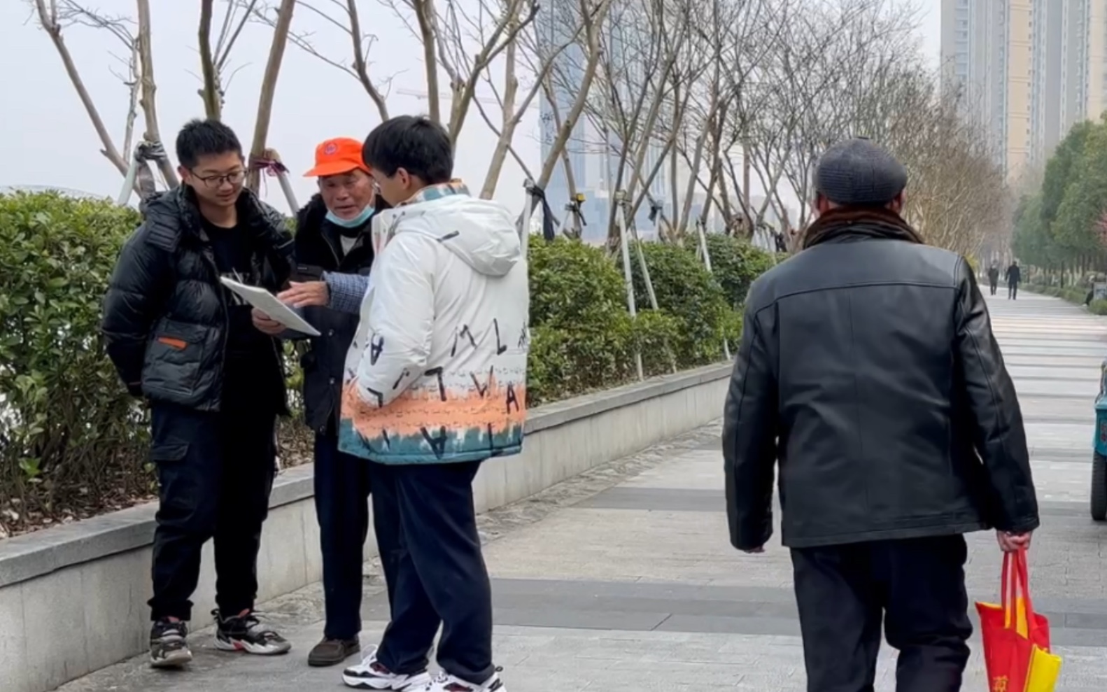 社会实践活动偶遇老校友