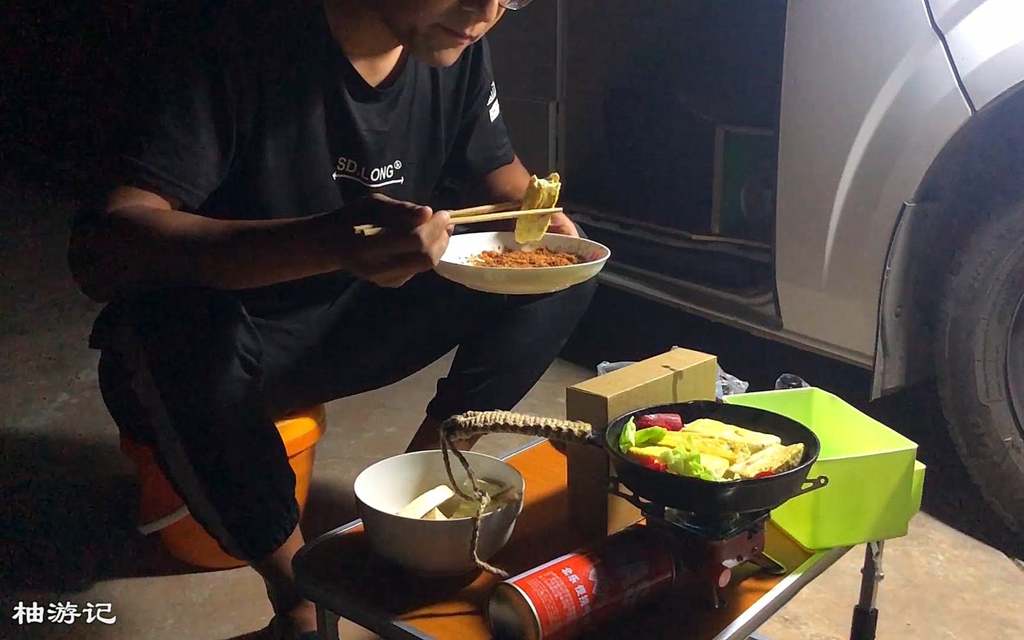 云南石屏吃豆腐,真的有人喜欢看别人吃饭?