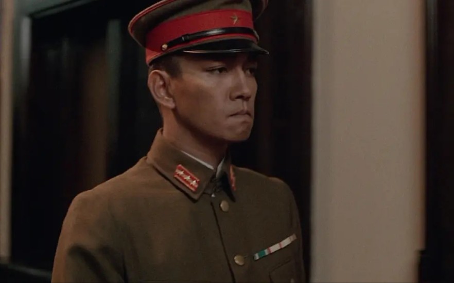 坂本龙一穿丑恶的日本军装依然很帅的的男人