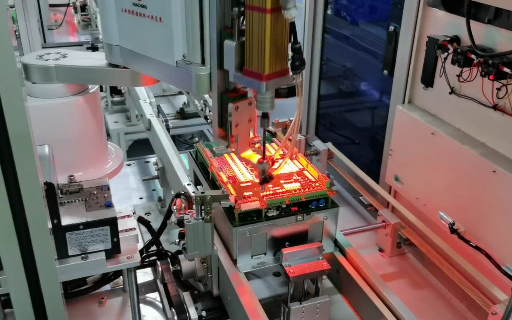 华成工控自动化锁螺丝解决方案