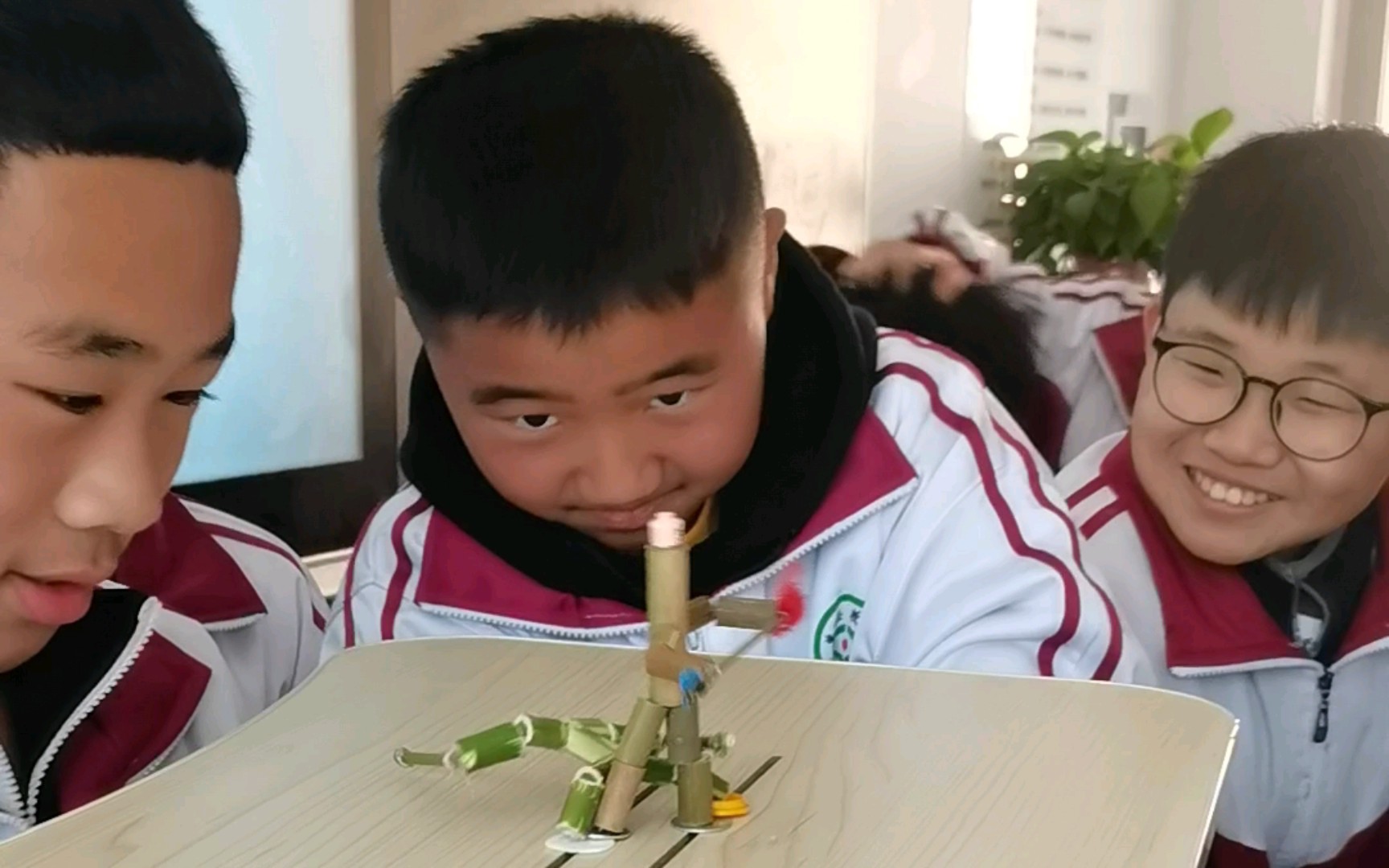 "欢乐多"!六年级小学生 竹节人大赛