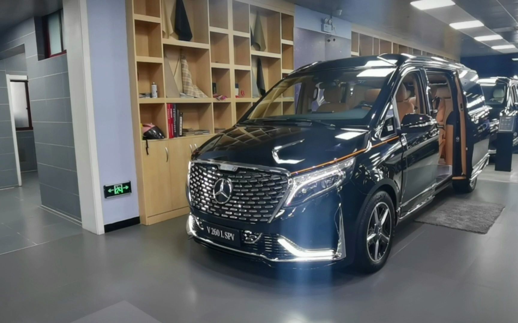 太卷了吧!上海奔驰v260l小高顶7座定制商务车现金直降20万!