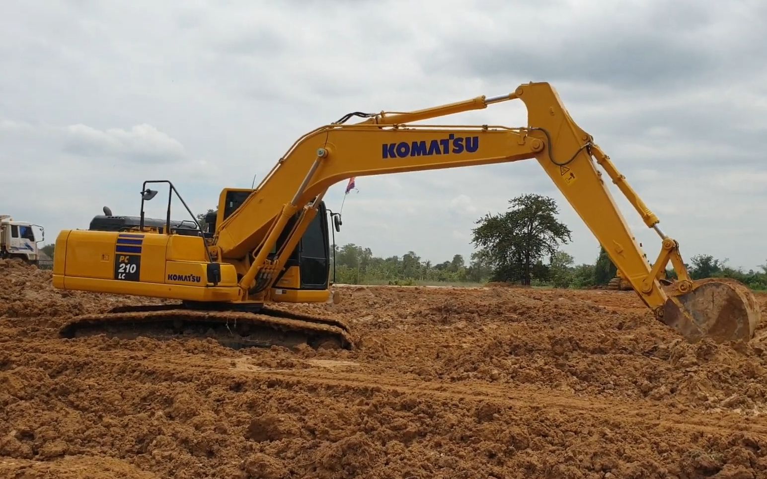 小松pc210lc挖掘机施工作业