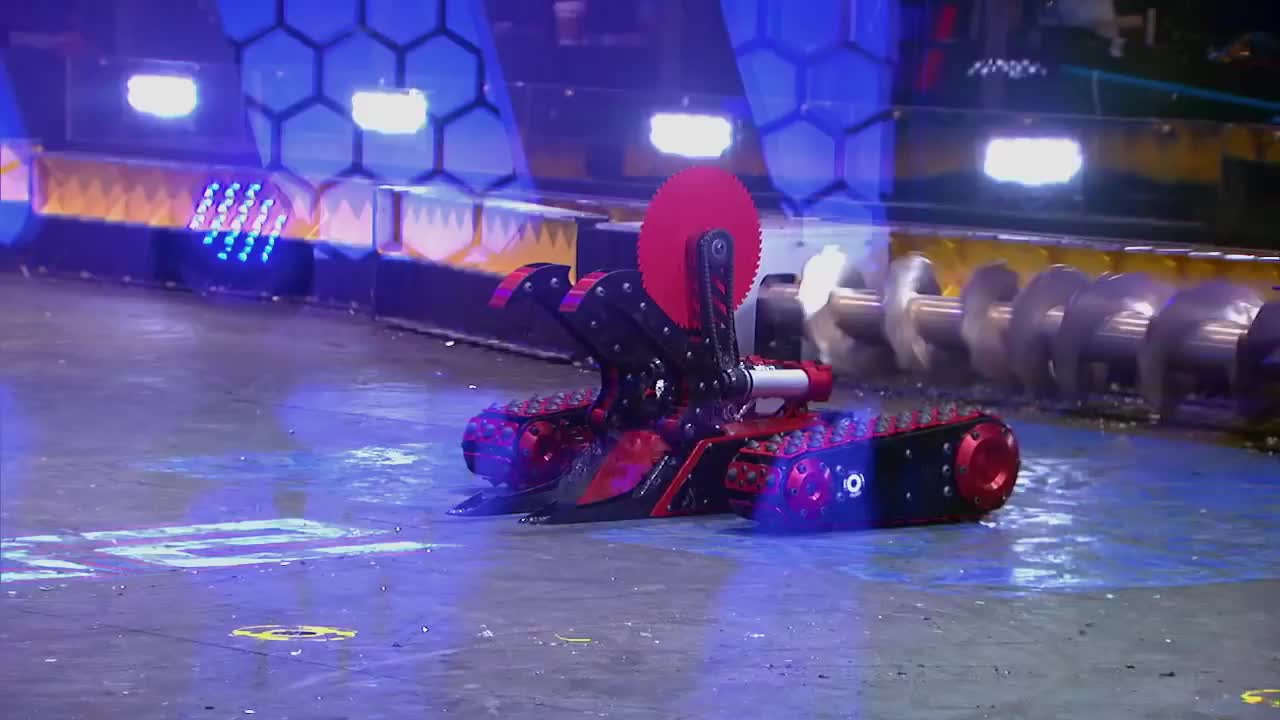 [图]【机器人大乱斗】Witch Doctor vs. Red Devil - BattleBots