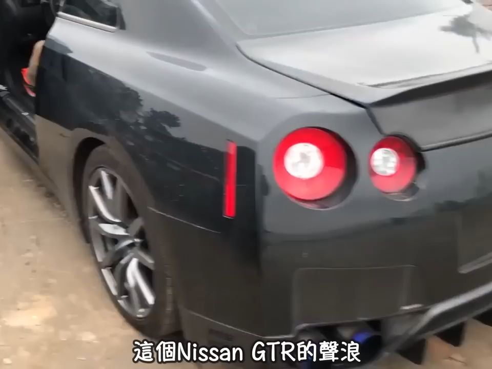 [图]一口气看完：男人花九个月时间，为自己打造的Nissan GTR！