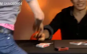 Video herunterladen: 纸牌魔术讲座 At the table 讲座 Shin Lim 从道具制作到每个手法细节详细讲解了Fool Us的流程 干货满满 效果炸裂