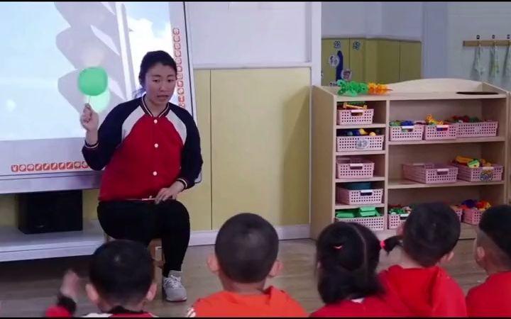 [图]幼师必备课件幼儿园小班社会公开课《红灯绿灯眨眼睛》幼师必备 公开课示范课 小班社会公开课 红灯绿灯眨眼睛 幼儿园小班公开课 小班公开课课件