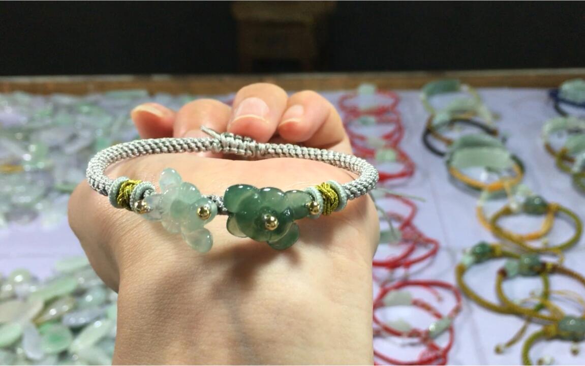 ✨氷蓮翡翠 ― 清らかに咲く一輪の蓮 41×30×16mm天然翡翠｜手編み紐付き 手工编织】翡翠莲花手绳.玉米结_哔哩哔哩_bilibili