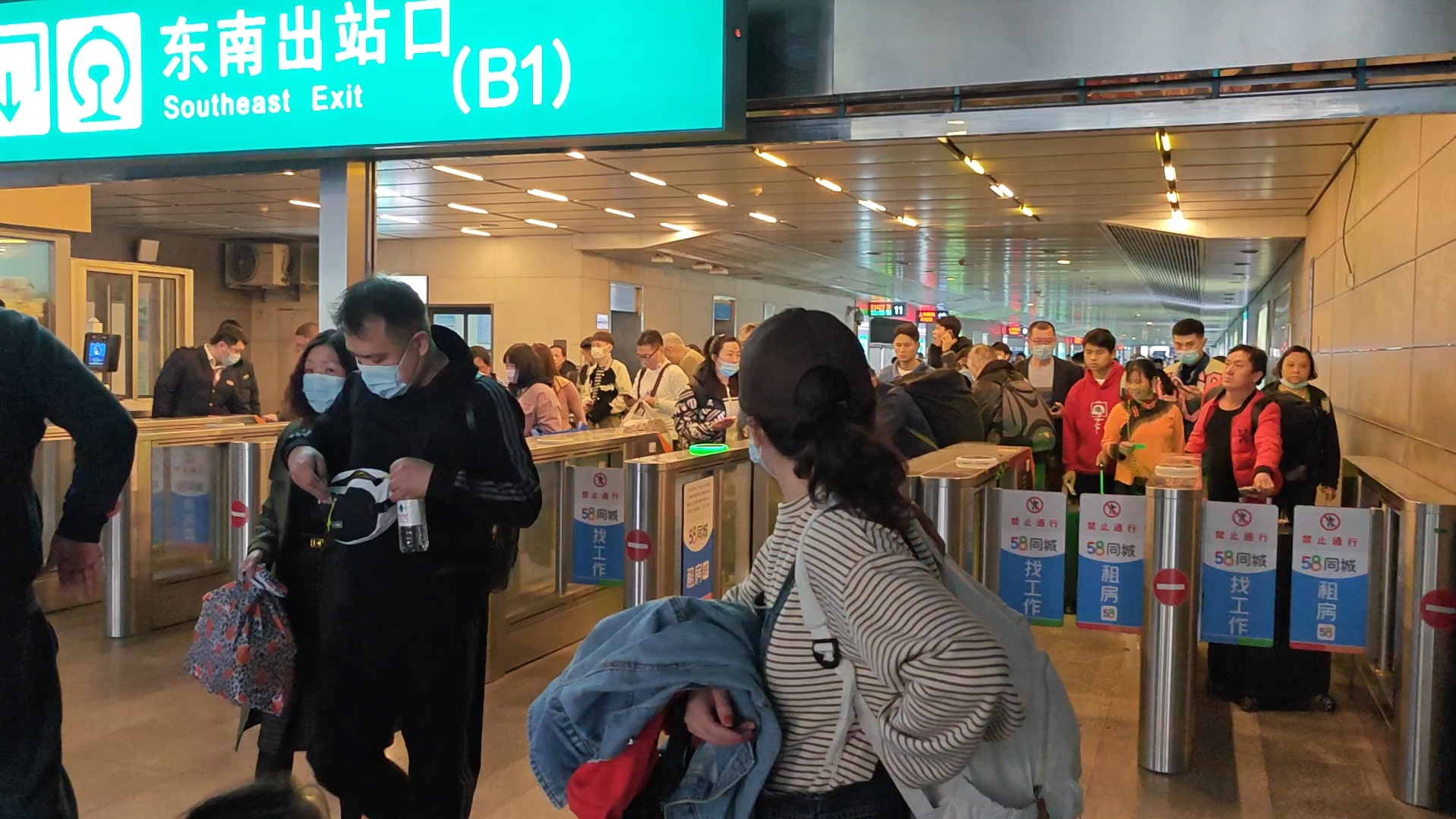 上海南站出站口