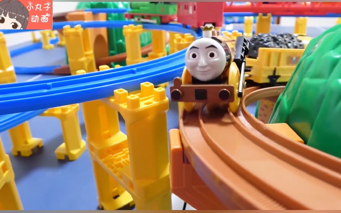 托马斯小火车旋转轨道快速前进