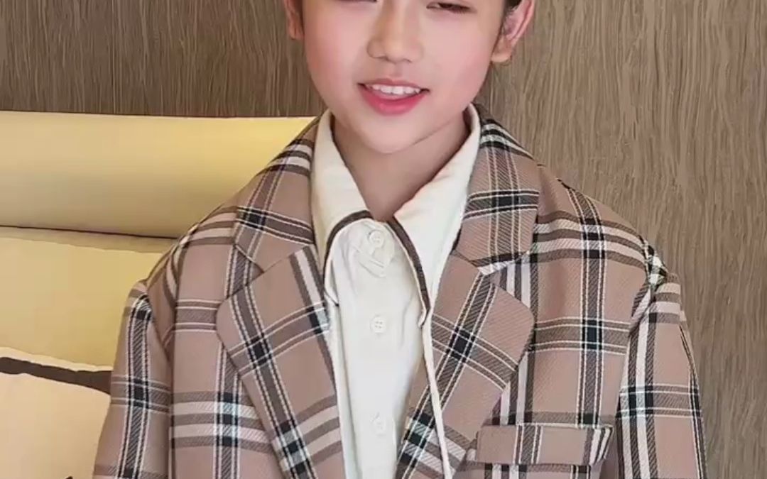 主演莫梓萱小朋友长得也太像关晓彤了吧!