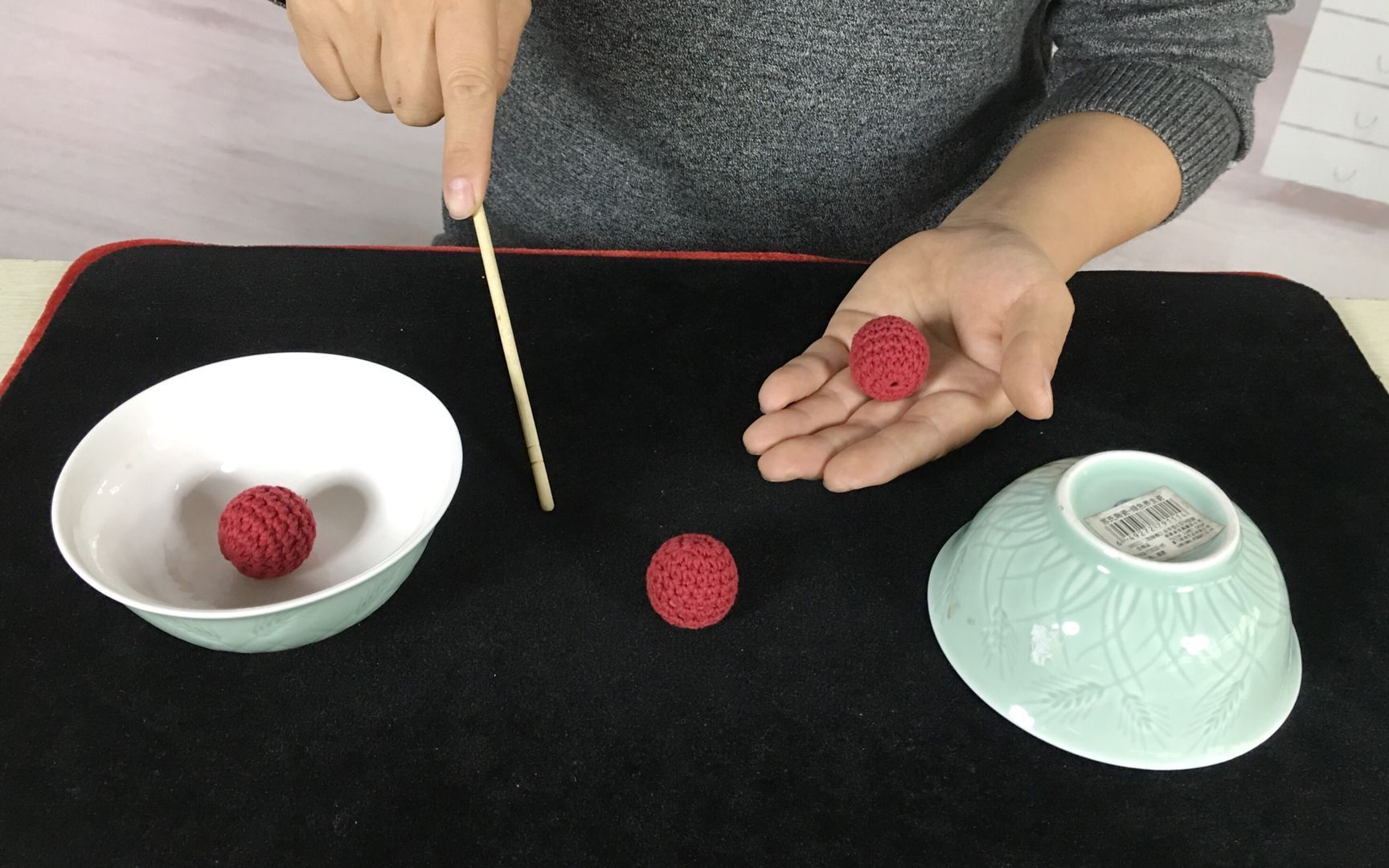 新三仙归洞网上猜小球在哪个碗的版本表演方法差不多