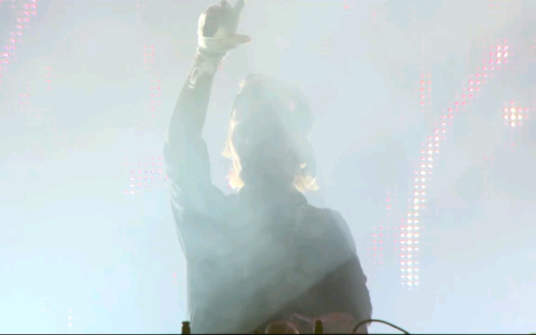 Avicii -- I Could Be The One现场
