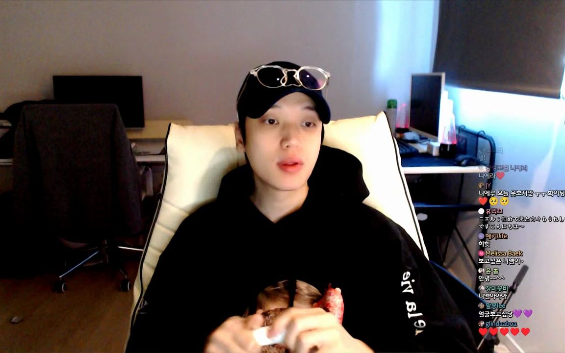 [图]230326 NIEL YOUTUBE LIVE 直播 shalalala~