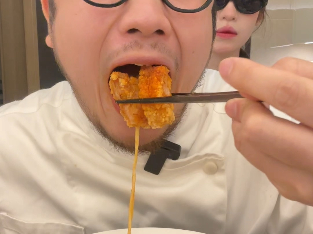 挑战一天只吃男朋友剩饭～