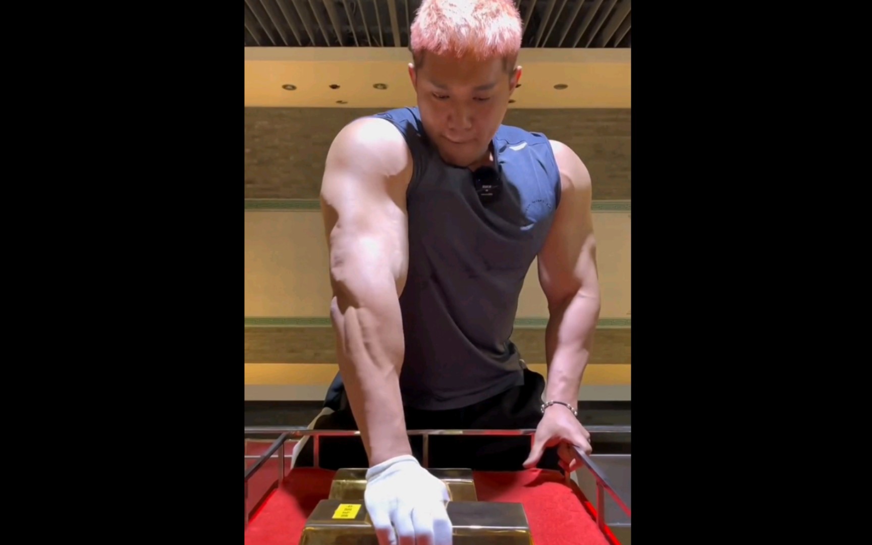 健美圈众人挑战山东金砖